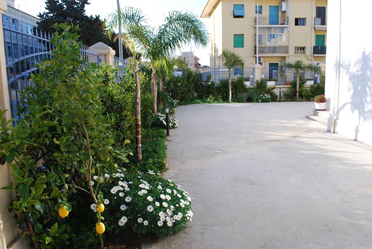 Madigans Rooms Bed&Breakfast Lecce Exterior photo