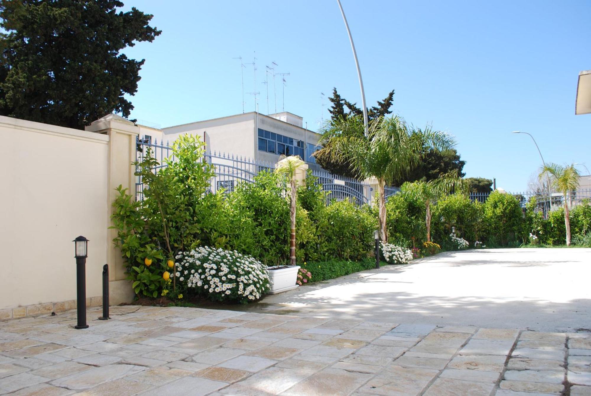 Madigans Rooms Bed&Breakfast Lecce Exterior photo